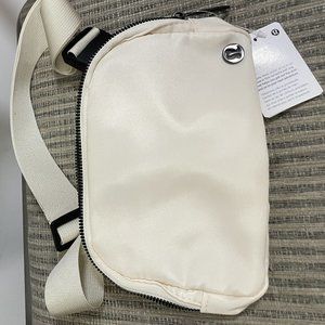 Lululemon Everywhere Belt Bag 1L New white Crossbody bag